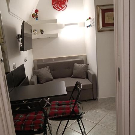 La Residenza Napoli Short Let Monolocale Standard Via Chiaia 82 Napoli Apartment Ngoại thất bức ảnh