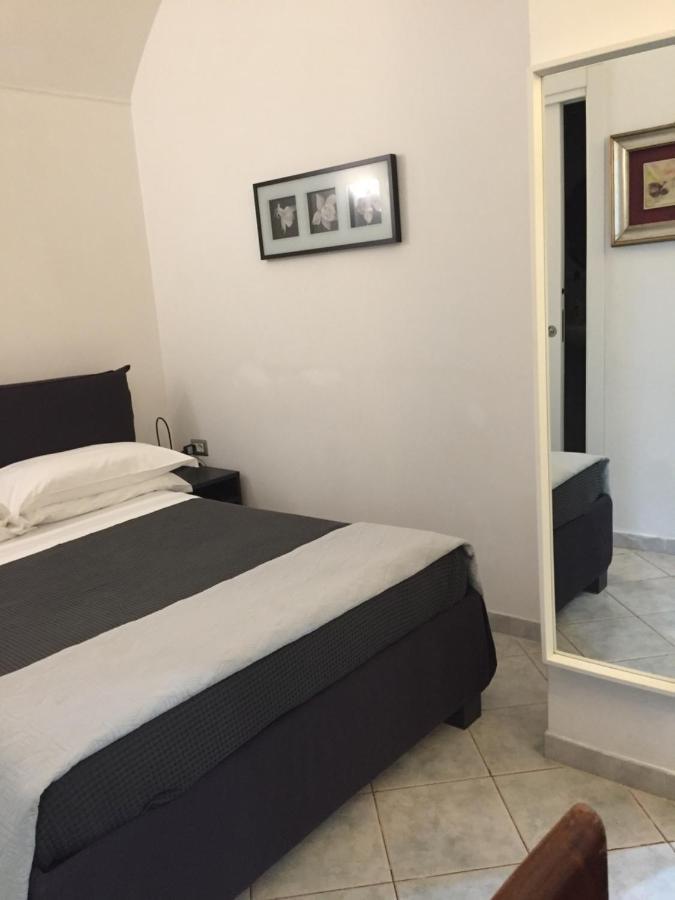La Residenza Napoli Short Let Monolocale Standard Via Chiaia 82 Napoli Apartment Ngoại thất bức ảnh
