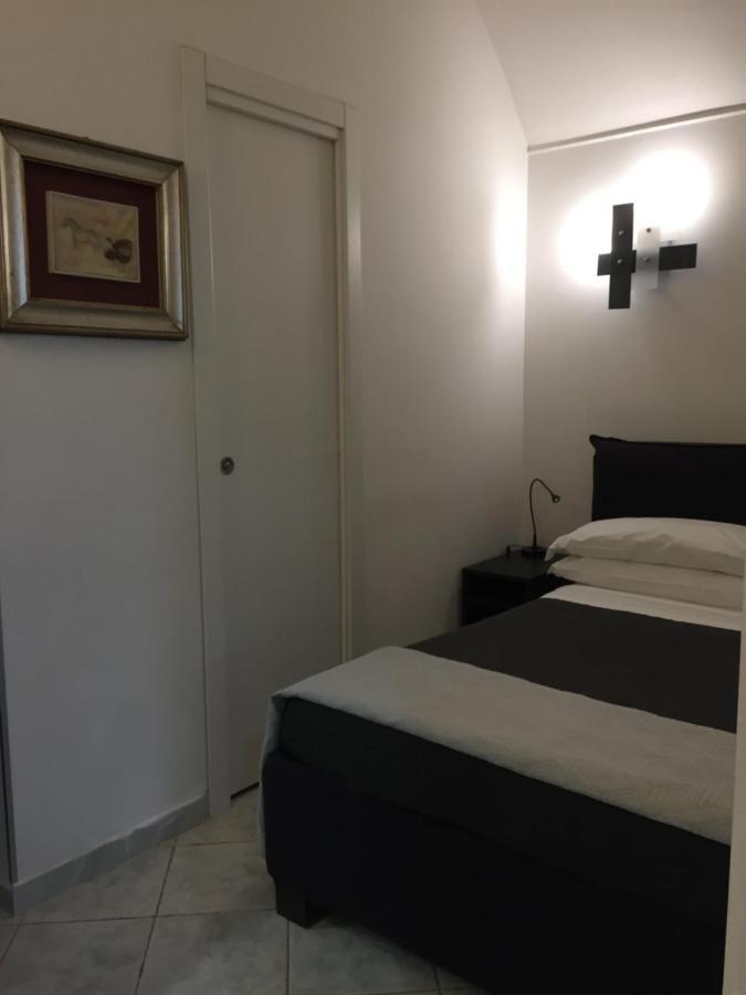 La Residenza Napoli Short Let Monolocale Standard Via Chiaia 82 Napoli Apartment Ngoại thất bức ảnh