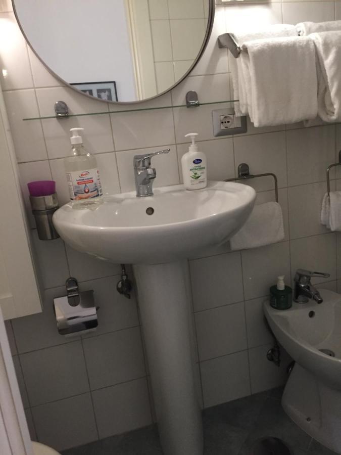 La Residenza Napoli Short Let Monolocale Standard Via Chiaia 82 Napoli Apartment Ngoại thất bức ảnh
