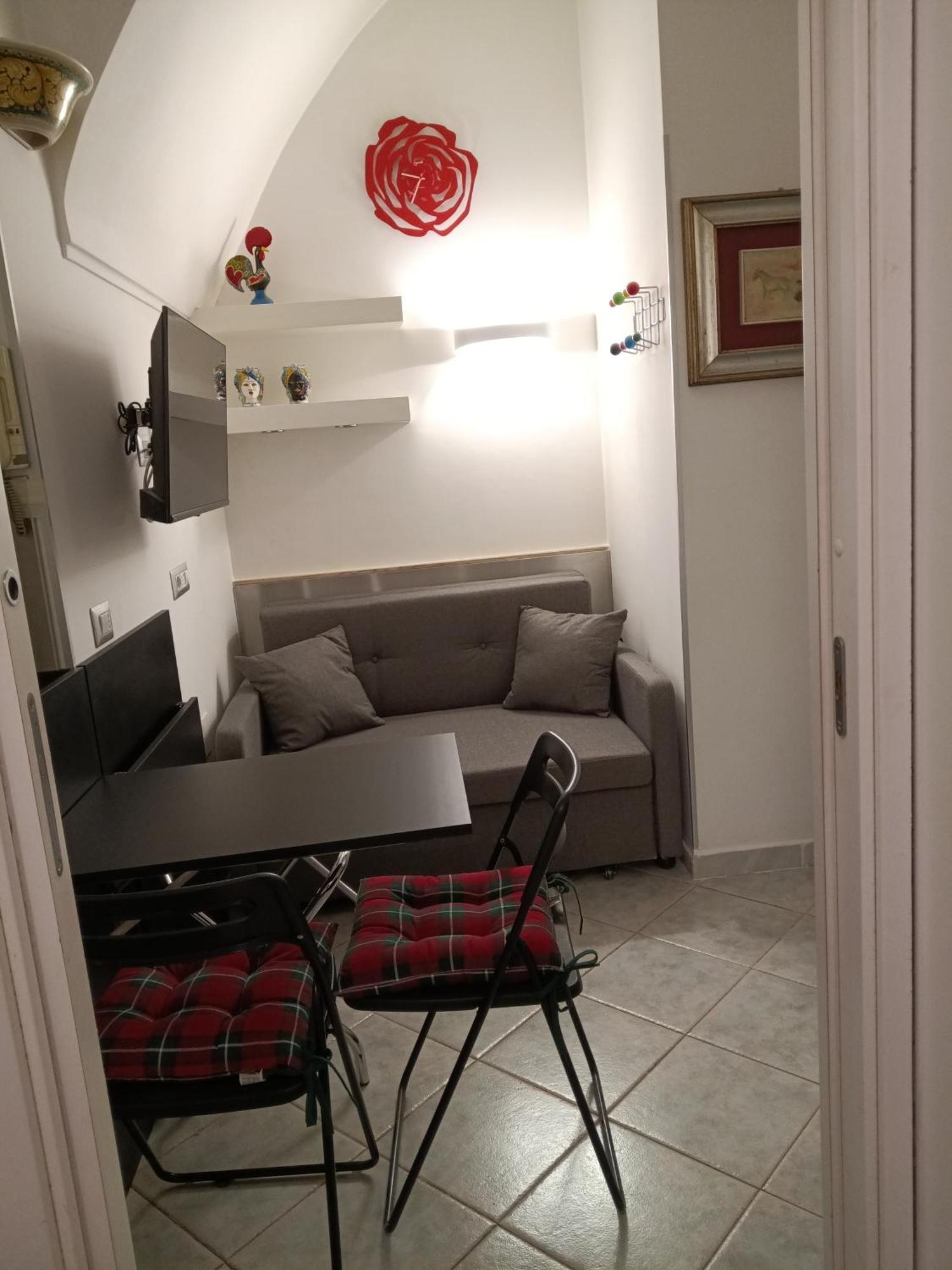 La Residenza Napoli Short Let Monolocale Standard Via Chiaia 82 Napoli Apartment Ngoại thất bức ảnh